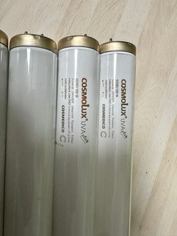 GRATIS afhalen: 12 zonnebank lampen (ZGAN)
