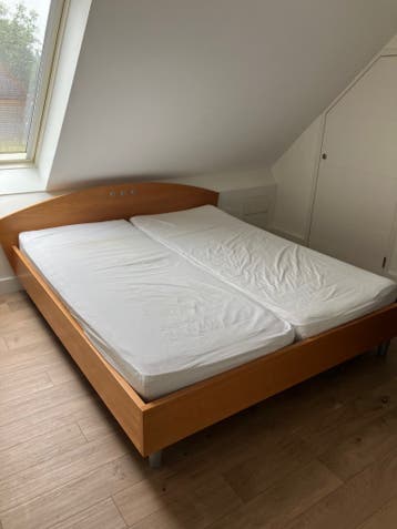GRATIS: Tweepersoonsbed met lattenbodem
