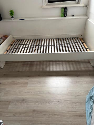 1 persoonsbed met latten bodem met marras