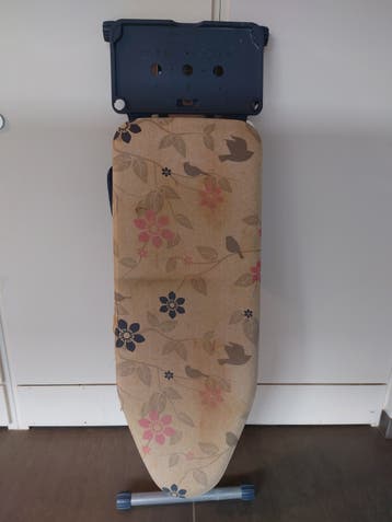 Strijkplank met beschadigd onderstel (te lassen)   philips