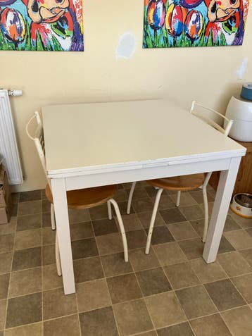 IKEA Bjursta uitschuifbare eettafel - wit met twee stoeltjes