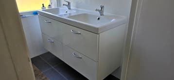 Wastafel + kranen Ikea