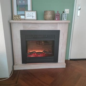 Elektrisch sfeerhaardje met steigerhouten ombouw