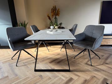 Gratis eetkamerstoelen 4 stuks