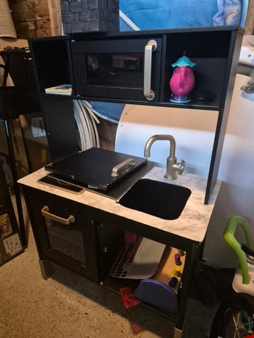 Ikea keukentje opgemaakt.