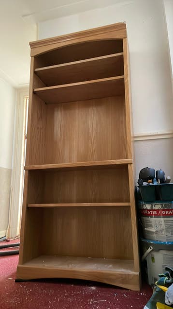 Gratis vol hout boekenkast 80 breed 183 hoog.