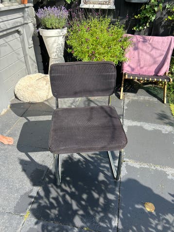 Set van 6 zwarte stoelen met chromen onderstel