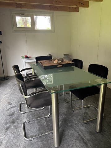 5 design stoelen diverse modellen met zwarte bekleding