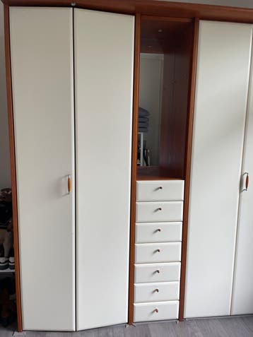 Kledingkast met spiegel en lades