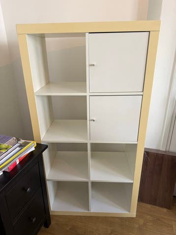 Gratis op te halen: Kast met vakken en deurtjes (150x40 cm)