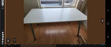 ruim bureau met ladenkast