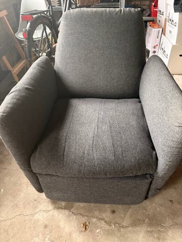 Gratis IKEA Ekolsund fauteuil voor studentenhuis