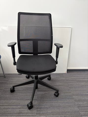 Bureaustoel met beschadiging/schade