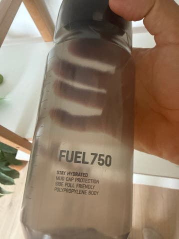 2 gratis ongebruikte Canyon drinkflessen met mudcap