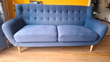 Stevige 2½ zits bank, blauwe stof met zonverkleuring