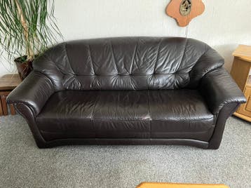 Leren bank, stoelen, salontafel en tv kast