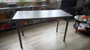 2 Tafels en 1 Stoel Gratis Af te Halen