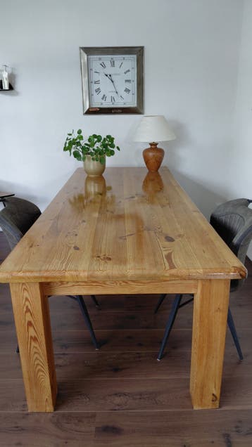 grene eettafel met lades
