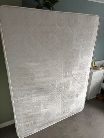 Gratis Matras 180x140 inclusief topper