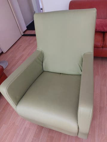 Comfortabele lichtgroene fauteuil
