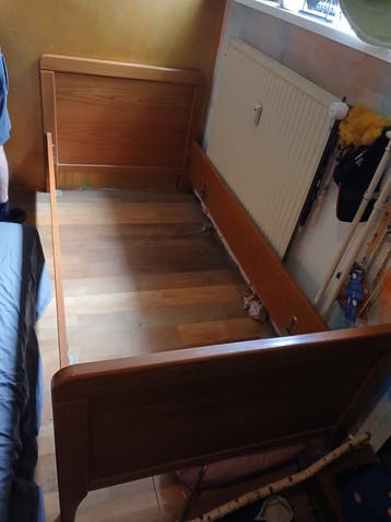 Gratis Houten eenpersoonsbed - Zo goed als nieuw
