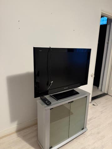 Gratis TV - Prima beeld / Scherm (zonder geluid) + TV-meubel