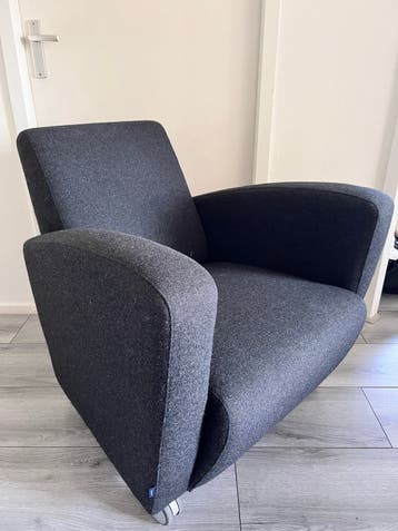 Comfortabele donkergrijze fauteuil