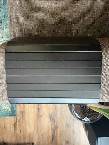 Gratis armleuning dienblad voor de bank