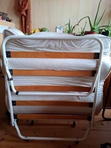 Opklapbed met matras - ideaal voor logees