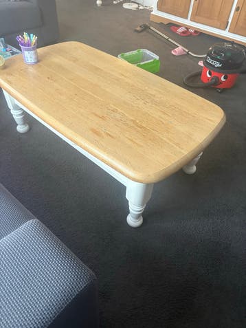 Houten madieve salontafel met lade - Gebruikt