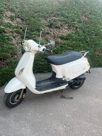 Snorfiets scooter ZNEN lees de beschrijving