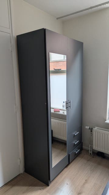 Kledingkast grijs
