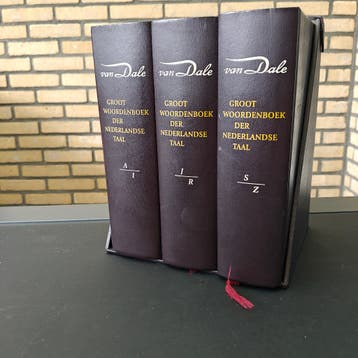 Klassieke driedelige Dikke Van Dale 13e editie in cassette