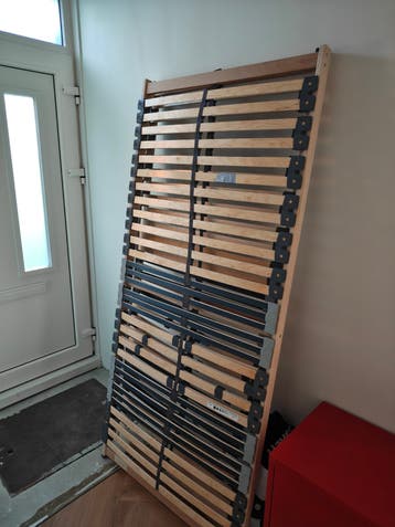 Gratis af te halen: 2 lattenbodems 90x200cm (defect)