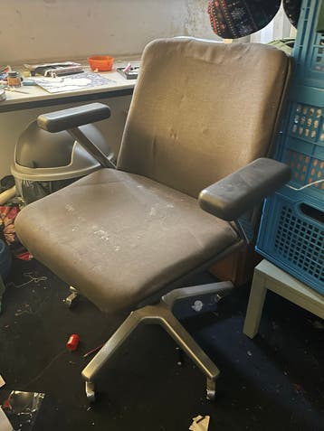 Oude zware bureaustoel - Comfortabel en robuust