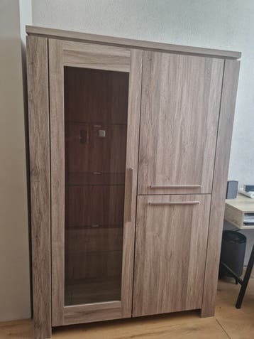 Vitrinekast met glas en deuren