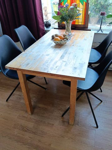 Gratis oude eet/werk tafel
