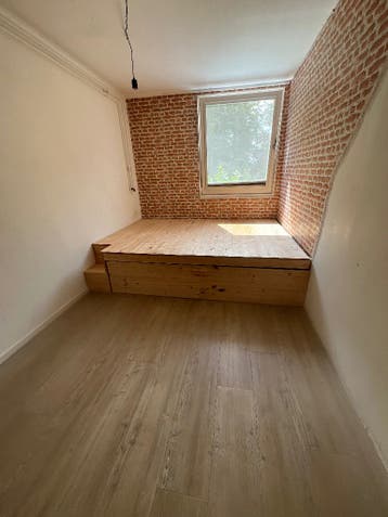 Gratis Tweepersoons onderschuif bed met podium