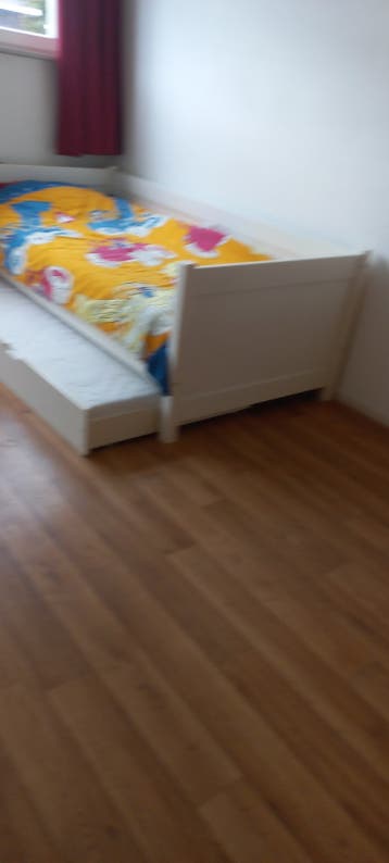 Eenpersoonsbed met uitschuifbaar logeerbed en matras