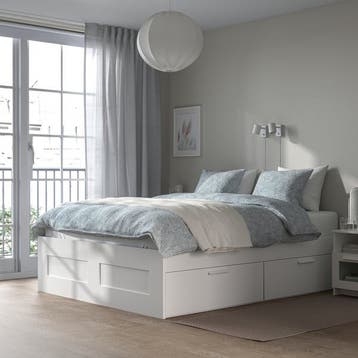 Wit klein tweepersoonsbed met opberglades, gedemonteerd