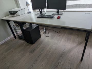 Stevig 2-delig bureau - Gratis af te halen
