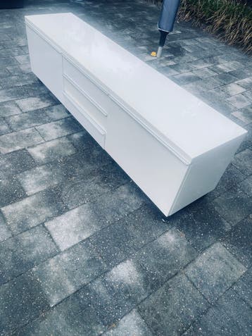 Gratis af te halen: IKEA tv-kast