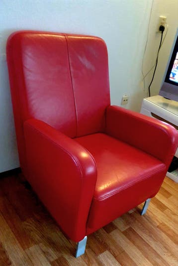 rode lederen fauteuil
