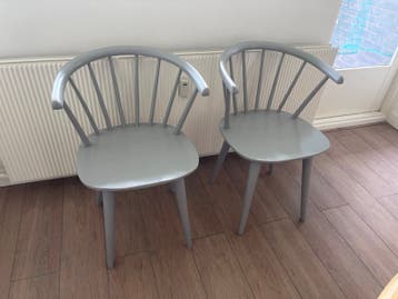 Gratis ophalen - Set van 2 grijze houten stoelen