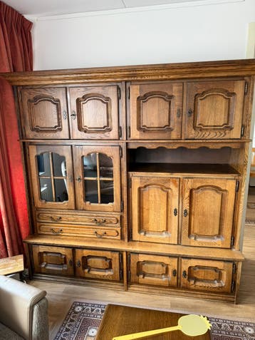 Gratis af te halen  eikenhouten kast in Rozenburg