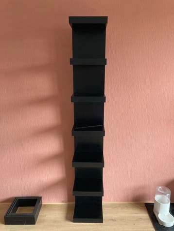 Zwarte IKEA LACK kast met 6 plankjes