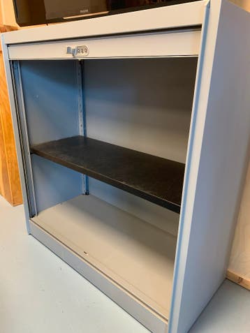 Grijze metalen kast 100 x 105 x 45 cm
