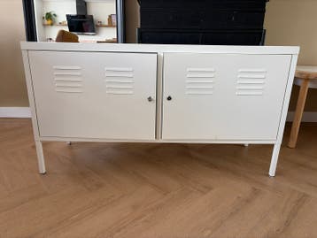 IKEA metalen tv-kast met kleine reparatie