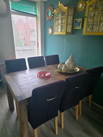 Robuuste eettafel  van echt hout met 6 gratis paarse stoelen