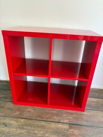 Vakkenkast 4 vakken rood. Ikea kallax. Gratis